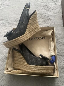 LOUIS VUITTON Bow Denim Espadrille Wedge Sandals - Bild 1 von 9