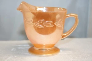 VINTAGE Fire King Oven Ware Pfirsich Kronleuchter Lorbeerblatt Milchkännchen mit Auslauf - Bild 1 von 8