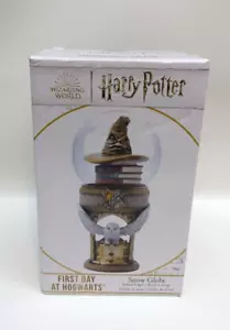 Harry Potter First Day at Hogwarts Snow Globe - NEW with Box - Foto 1 di 23