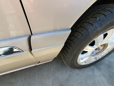 1998-1999-2000-2001-2002 LINCOLN CONTINENTAL RIGHT FENDER MOLDING TRIM BQ - Image 1 of 2