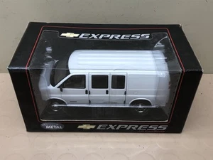 Diecast Metal Chevrolet 2500 Express Van 1/25 Boxed White - Picture 1 of 10