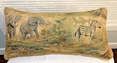 Almohada de colección Safari Jungle Elephant Cebra Newport tapiz 24 X 12 pulgadas Foto 1 de 4