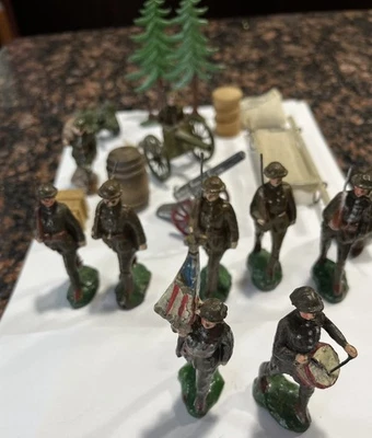 Lot Of Vintage WW1 Soldiers With Artillery And Accessories - Image 1 of 4