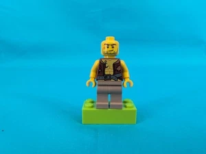 1x Lego Minifigure Vecchio Gilet Pirata Ancora Sciarpa Panno Sorriso Storto 70409 PI158 - Foto 1 di 4