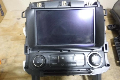 2015 GMC Yukon XL 1500 Radio/Receiver w/Display & Radio Control - Image 1 of 4