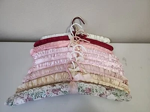Appendiabiti vintage imbottiti in raso lingerie lavorati a maglia lotto di 9 LEGGERE - Foto 1 di 9