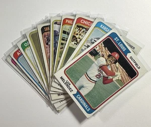 Tarjetas de béisbol Topps 1974 #300-649 • Novato • Salón de la fama - Imagen 1 de 305