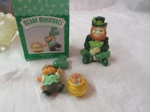 Vintage resin Leprechaun & Merry Miniature Lucky Cameron Pot of Gold - Picture 1 of 7