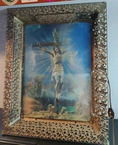Jesus am Kreuz & aufstehender Vintage linsenförmiger holografischer beleuchteter Metallrahmen - Bild 1 von 8