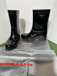 Stivali da pioggia PRADA neri sportivi in gomma da donna taglia 38 / US 8 - logo triangolo - Foto 1 di 18