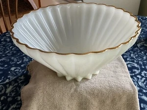 Flawless Anchor Hocking Milk Glass 11x5 Serving Bowl With Scalloped Gold Rim - Picture 1 of 16