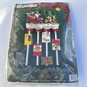 Bucilla Filz Applikation Urlaub Weihnachten Weihnachtsmann Schlitten Kartenhalter 83120 NEU - Bild 1 von 6