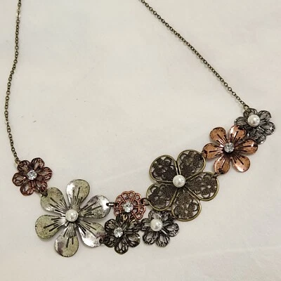 Nuevo con etiquetas Collar de moda de metal fangoso recortes de flores cuentas broche de piedras 20" de largo -J Foto 1 de 4