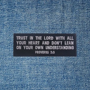 Parche Proverbios 3:5 Hierro Coser Fe Cristiana Bordado Versículo Biblia Regalo - Imagen 1 de 16