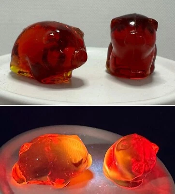 Vintage Heisey by Imperial Pair of Miniature Red Amberina Glass Pigs Piglets 1" - Image 1 of 4