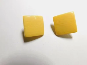 Pendientes de clip cuadrados Napier Lucite amarillos firmados vintage - Imagen 1 de 5
