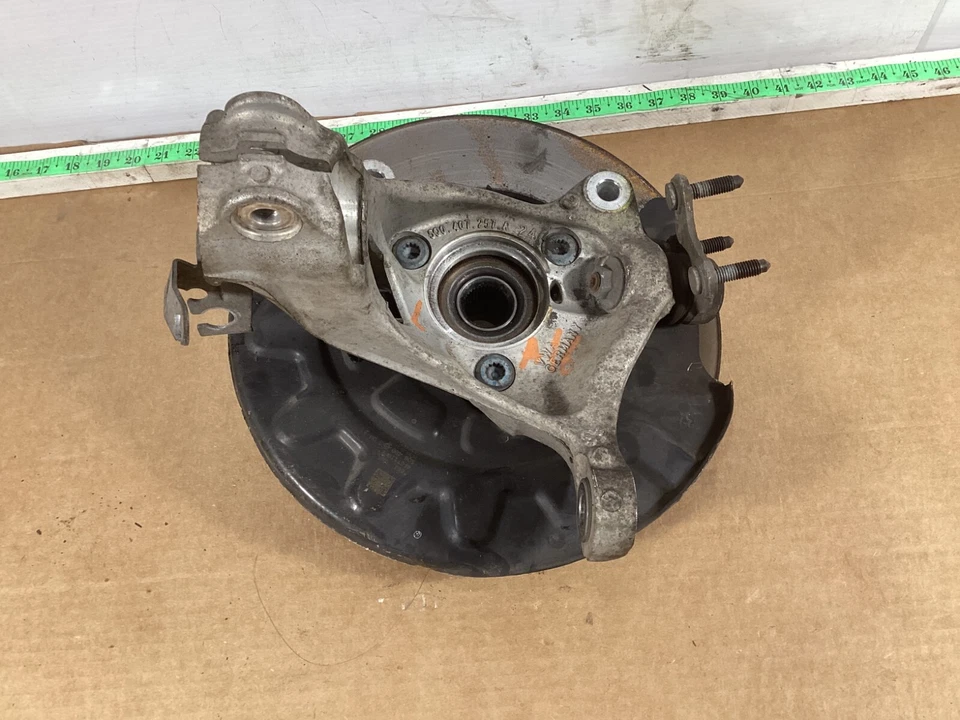 Audi A3 2015-2020 tracción delantera eje lateral izquierdo nudillo con cojinete de rueda 5Q0407257A OEM. Foto 1 de 4