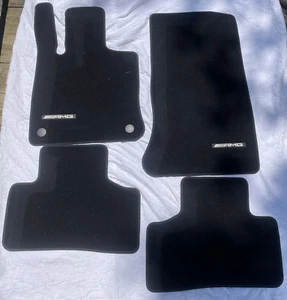 Alfombrilla Mercedes Benz AMG 4 piezas negra - Imagen 1 de 19