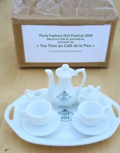 Service à thé en porcelaine du Festival de Paris 2008, pour poupée de 39 cm - Imagen 1 de 3