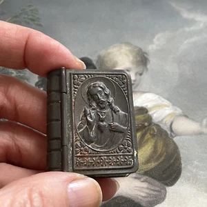 Boîte à chapelet en forme de missel ou bible en zinc - Picture 1 of 5