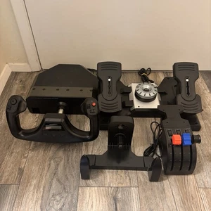 Sistema de yugo de vuelo Logitech Saitek Pro con pedales y cuadrante de acelerador - Imagen 1 de 10