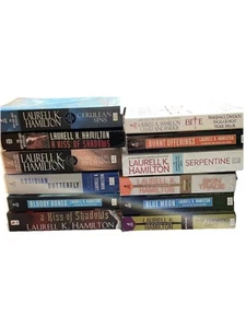 Laurell K Hamilton Lot Of 12 Books Paperback see lot #1 - Imagen 1 de 5