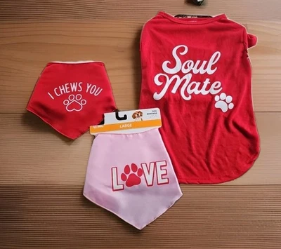 ROPA PERRO MASCOTA CAMISA ABRIGO 2 PAÑUELOS ROJO ROSA CORAZÓN VACACIONES DÍA DE SAN VALENTÍN GRANDE Foto 1 de 4