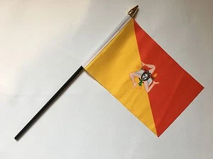 "BANDERA DE MANO PEQUEÑA DE SICILIA 6""X4"" banderas SICILIA EUROPEA - Imagen 1 de 1
