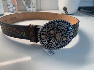 Justin Ladies Leather Belt Floral Tooled Studded Buckle Sz.30- NWT - Picture 1 of 7