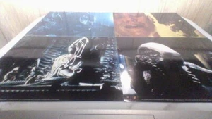 ALIEN TRILOGY UK VHS VIDEO PROMO PRESSE STILLS SET 1996 NEUWERTIG Sigourney Weaver - Bild 1 von 1