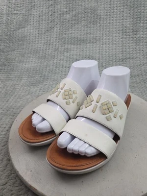 Sandalias FitFlop para mujer talla 8 de cuero blanco con cuentas zapatos cómodos sin cordones Foto 1 de 4