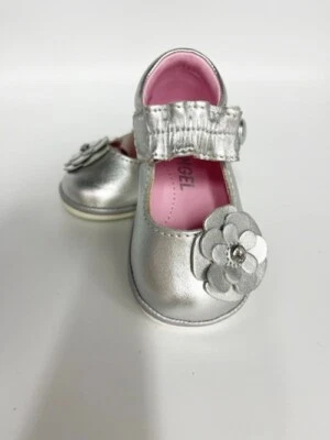 Nuevos Zapatos de Vestir Mary Jane Plateados Mate Ángel Bebé Niña Talla 2 y 3 Foto 1 de 2
