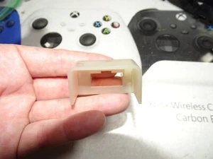 Nintendo N64 Transparente Vainilla Parte Inferior Interior MB Puerto Cubierta SOLO-Solo OK-LEER TODO - Imagen 1 de 7