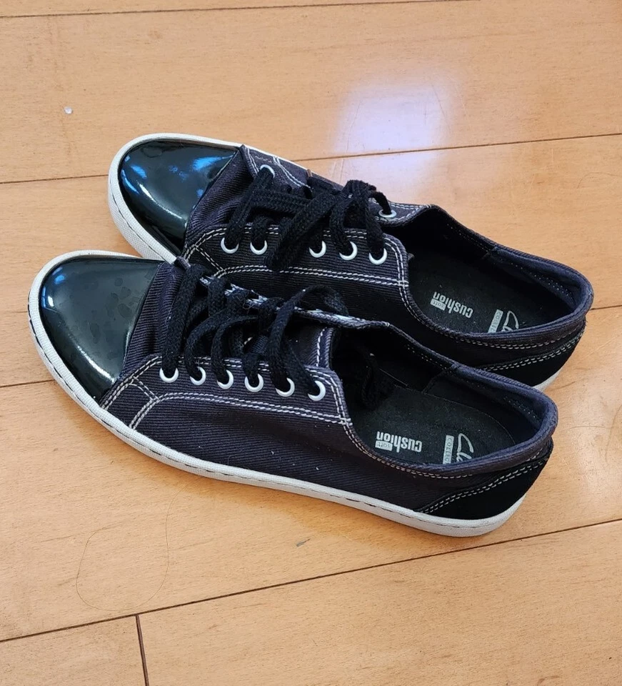 Zapatillas Clarks Soft Cushion negras con puntera de charol en talla 8 mediana Foto 1 de 4