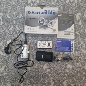 Samsung Digimax V70 7MP Compact Digital Video Camera Silver Tested Lcd Screen - Picture 1 of 8