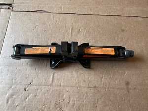 2007-2012 NISSAN SENTRA EMERGENCY TIRE SCISSOR JACK OEM, JACK ONLY - Picture 1 of 3