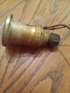 Enchufe de luz vintage de latón para piezas o restauración - Imagen 1 de 8