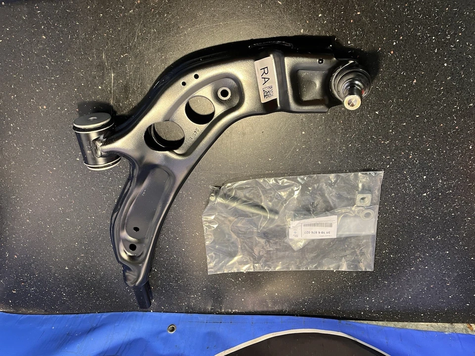 Mini F55 F56 F57 Right O/S Lower Suspension Control Arm 6879842 New Genuine - Image 1 of 4