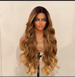 Lagenlook BangWigs Mitte T-Lace Kleberlos Hitzebeständig Scarlett Synthetikperücke - Bild 1 von 4