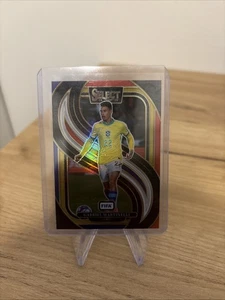 2024-25 Panini Select Fifa - Mezzanine Gabriel Martinelli #164 Tie-Dye Prizm  - Bild 1 von 2