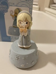 Precious Moments 890010 2007 "Girl With Glass Star" Music Box Plays Silent Night - Picture 1 of 6