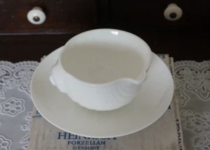 VINTAGE Heinrich Villeroy & Boch Ocean Weiss Shell Shape Gravy & Saucer, Germany - Picture 1 of 10