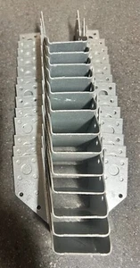 21 ganci per travetti multitrave 13 - 47 x 97, 5 - 47 x 170, 3 - 50 x 135 - Foto 1 di 3