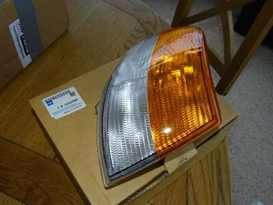 INDICATORE LATO DESTRO SAAB 9000 1990 - 1994 NUOVO VECCHIO STOCK ORIGINALE SAAB - Foto 1 di 4