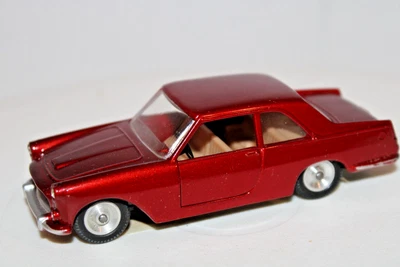 Solido #121 Coupe Lancia Flaminia - Pinin Farina - Red in Original Yellow Box - Image 1 of 4