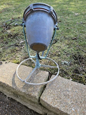 Luz de estanque o fuente de latón macizo pesada de grado comercial  Foto 1 de 3