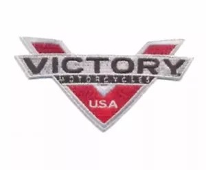 Toppa da cucire ricamata in ferro su moto Victory V NUOVA spedizione veloce gratuita - Foto 1 di 3