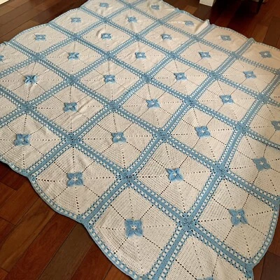 "GRAN manta tejida a mano azul y blanca 3D flores afganas pesadas 92""x 92""" Foto 1 de 4