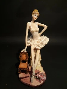 Ballerina ballerina in posa con sedia 7 in resina alta - Foto 1 di 5