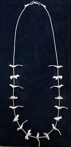 Collana fetish vintage argento sterling Heishi 17 ciondoli uccellino, rana, tasso e - Foto 1 di 3